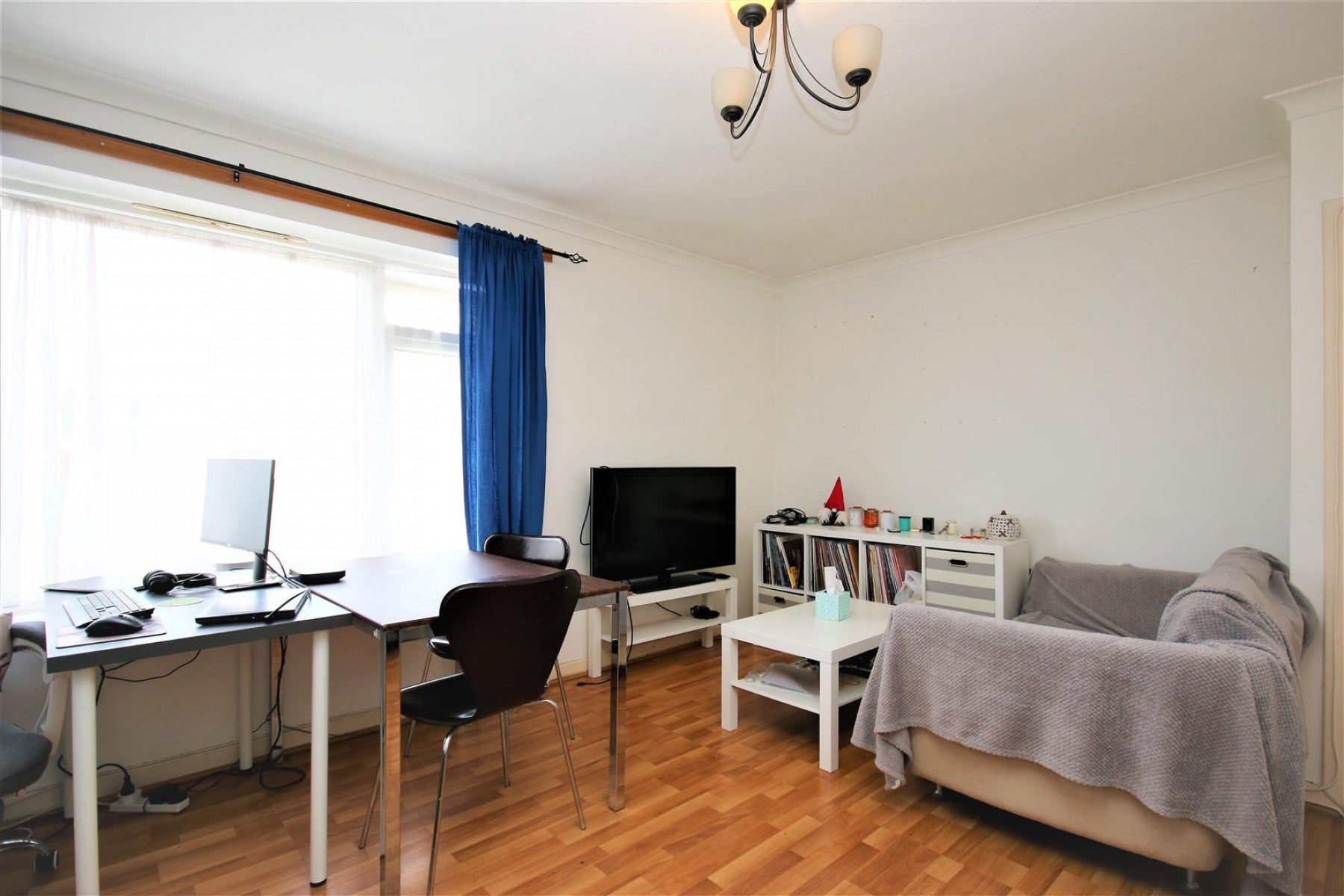 Flat Bounds Green Road in Greater London