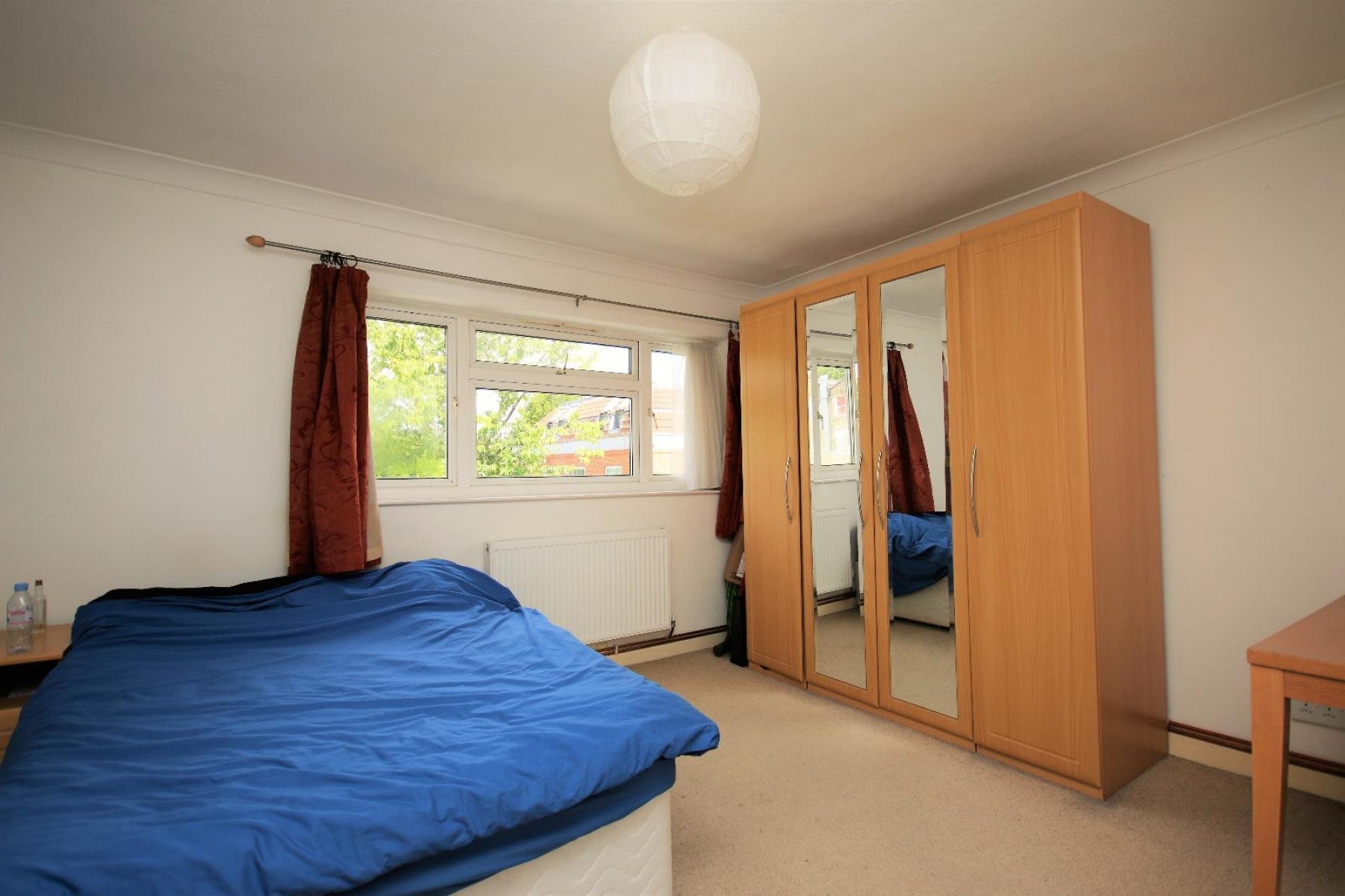 Flat Bounds Green Road in Greater London
