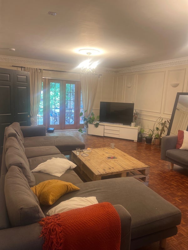 Room Essex Road in Greater London