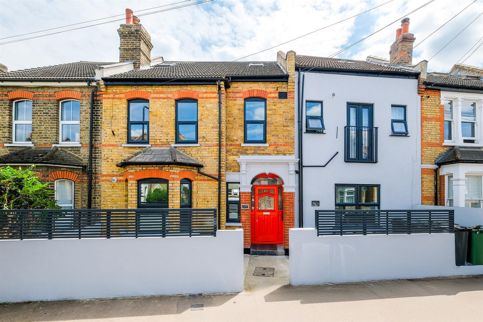 Flat Spruce Hills Road in Greater London