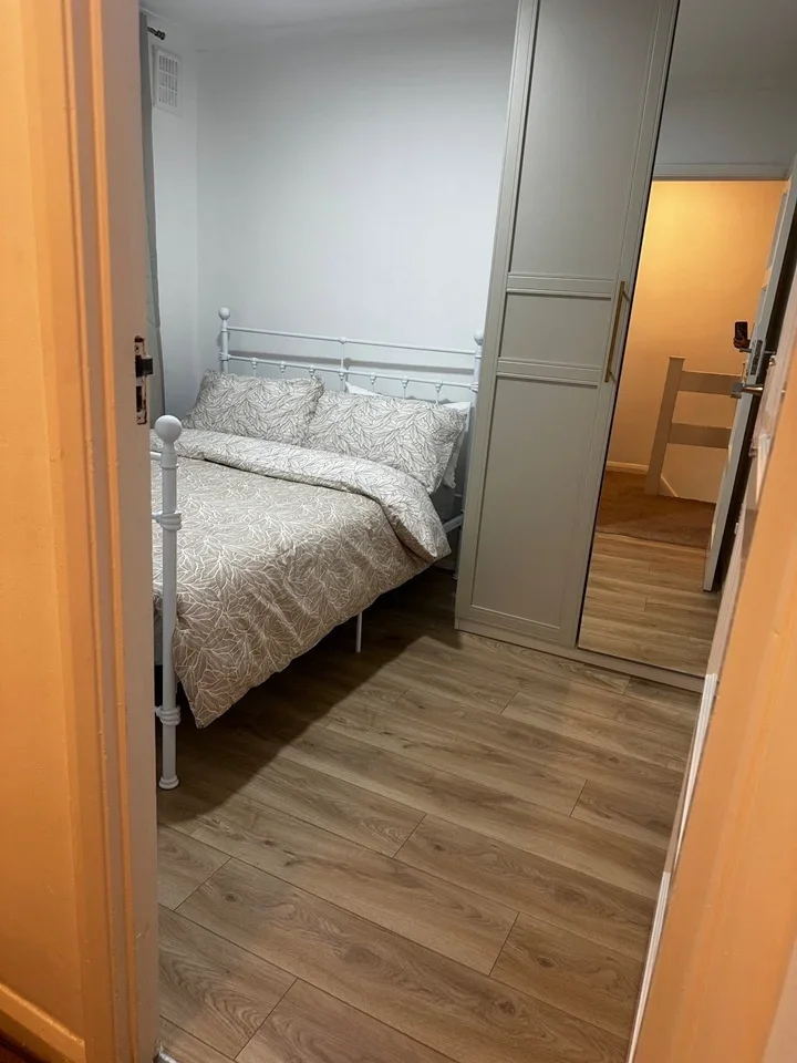 Room Holland Road in Greater London
