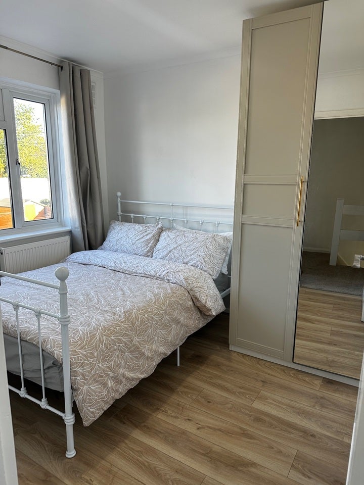 Room Holland Road in Greater London