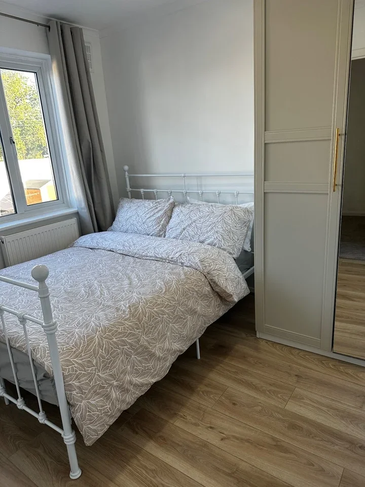 Room Holland Road in Greater London