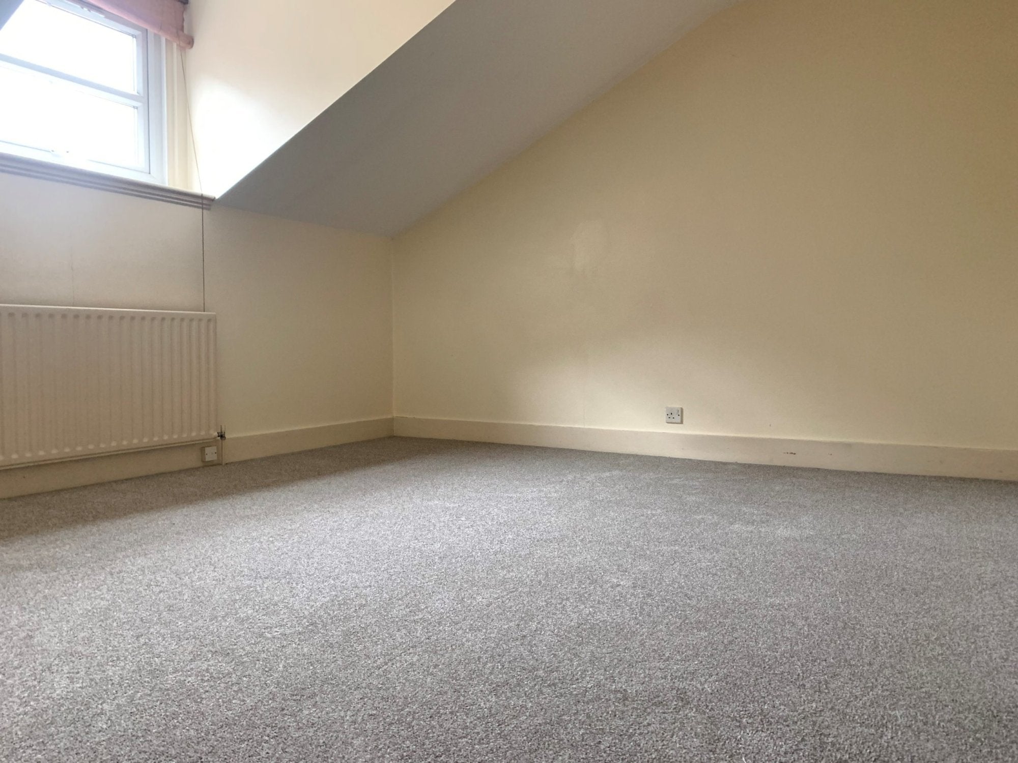 Flat Grove Hill Road in Tunbridge Wells