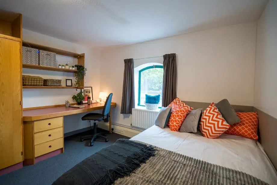 Room Whitemoor Road in Nottingham
