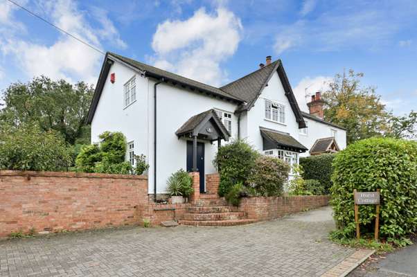 House Bradcutts Lane in Cookham Rise