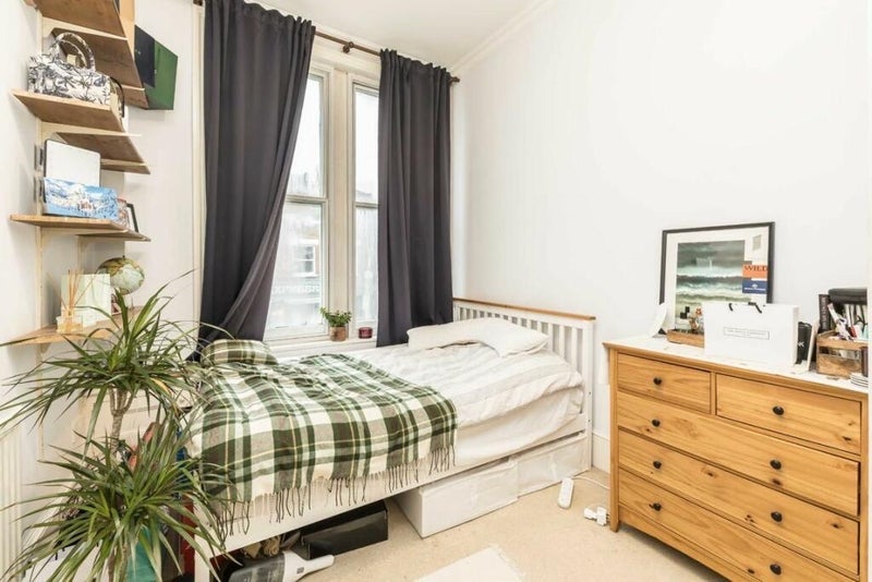 Room Abbeville Road in Greater London