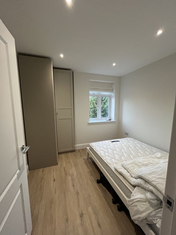 Room Heathhurst Road in Greater London