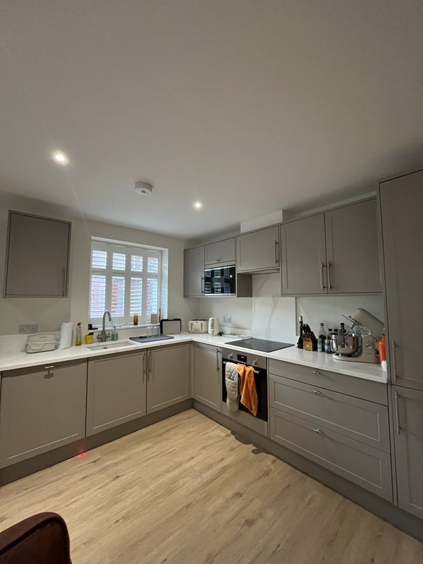 Room Heathhurst Road in Greater London