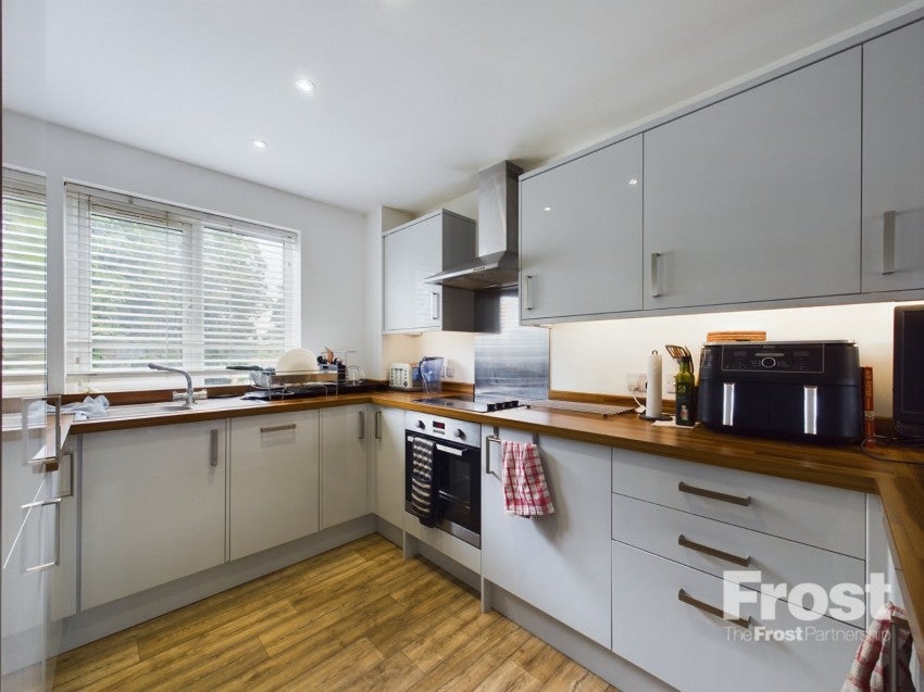 Flat Woodthorpe Road in Borough of Spelthorne