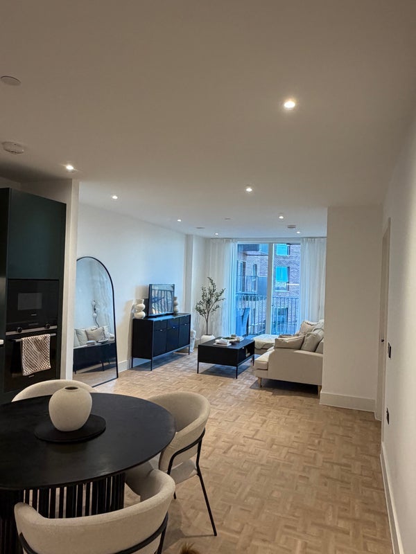 Room Monarch Square in Greater London
