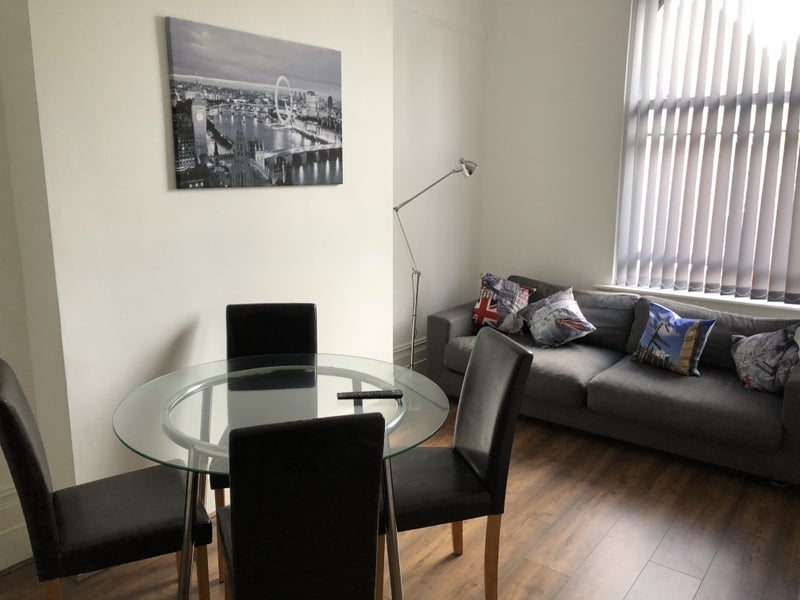 Room Dermody Road in Greater London