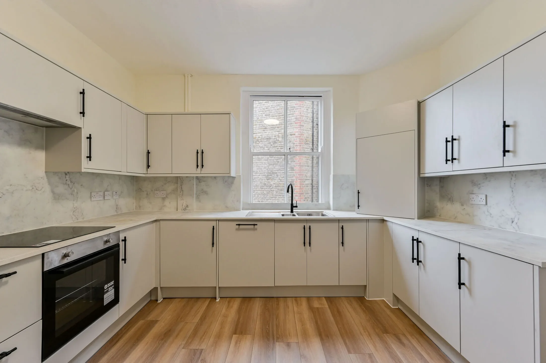 Flat Upper Richmond Road in Greater London