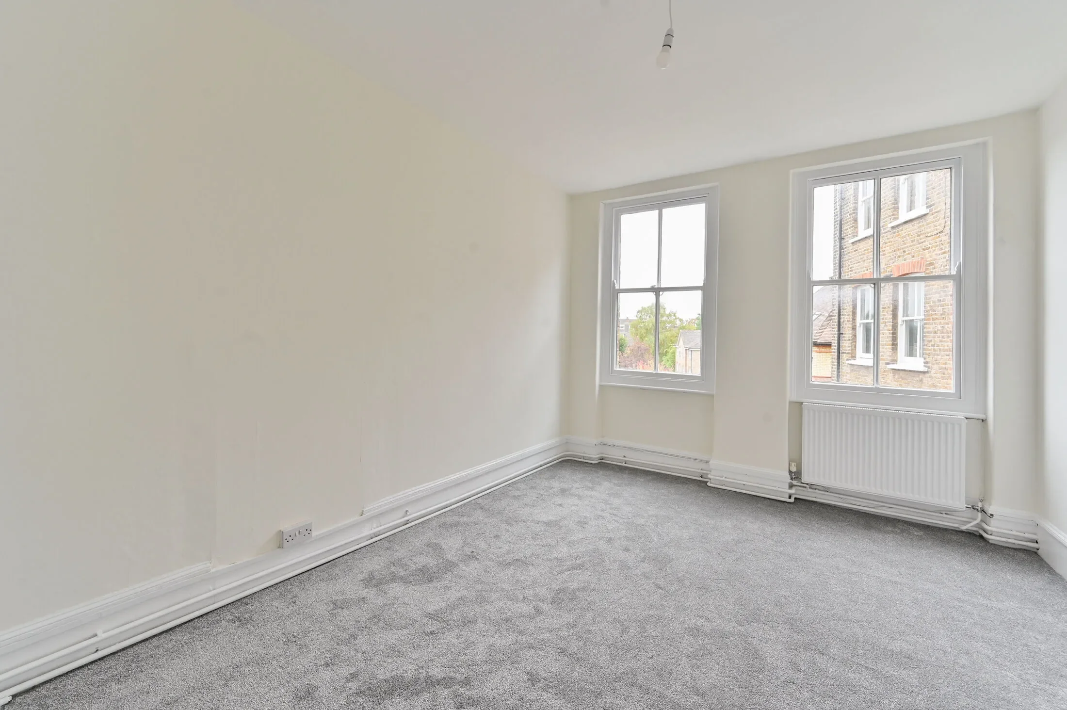 Flat Upper Richmond Road in Greater London