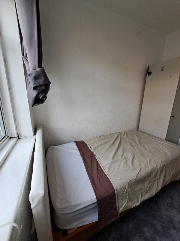 Room Montrose Gardens in Greater London