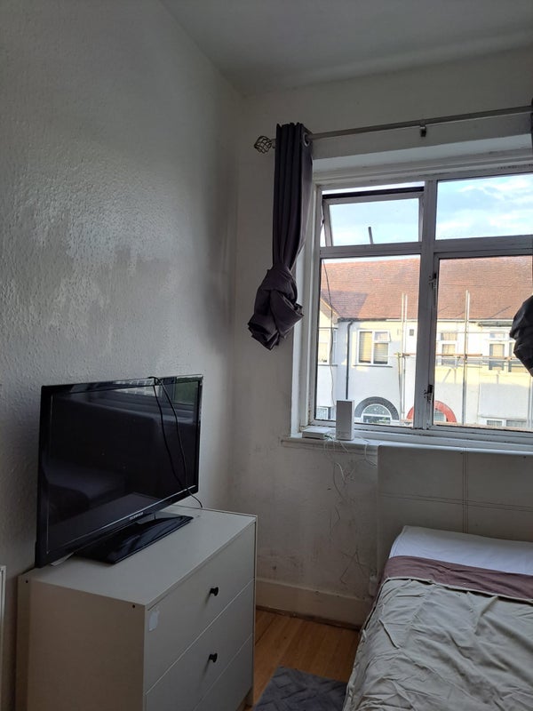 Room Montrose Gardens in Greater London