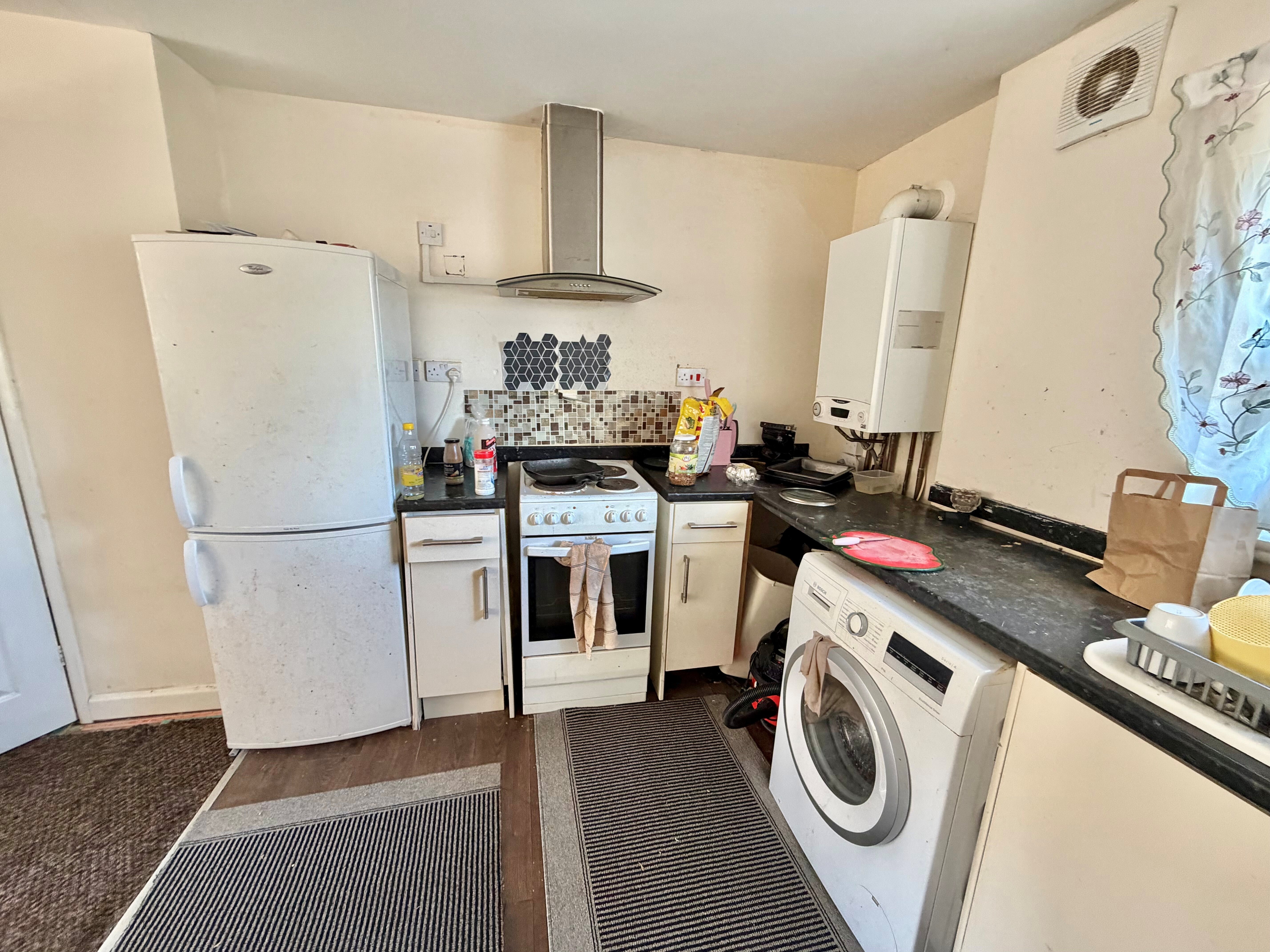 Flat Wyton Close in Nottingham
