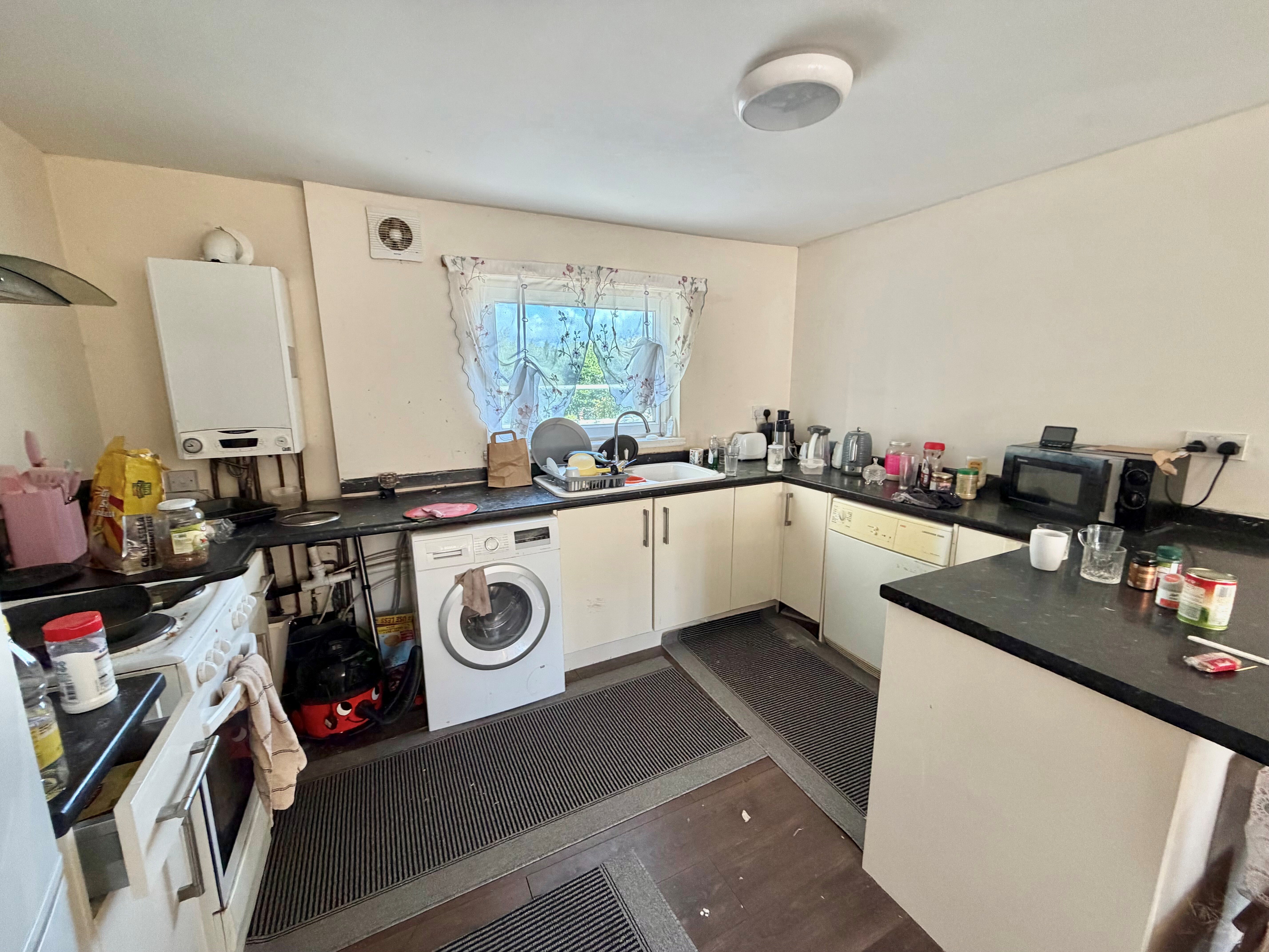 Flat Wyton Close in Nottingham