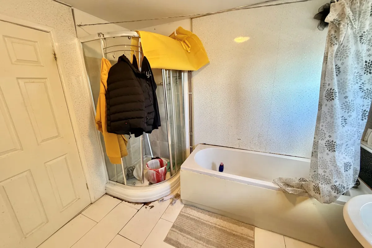 Flat Wyton Close in Nottingham