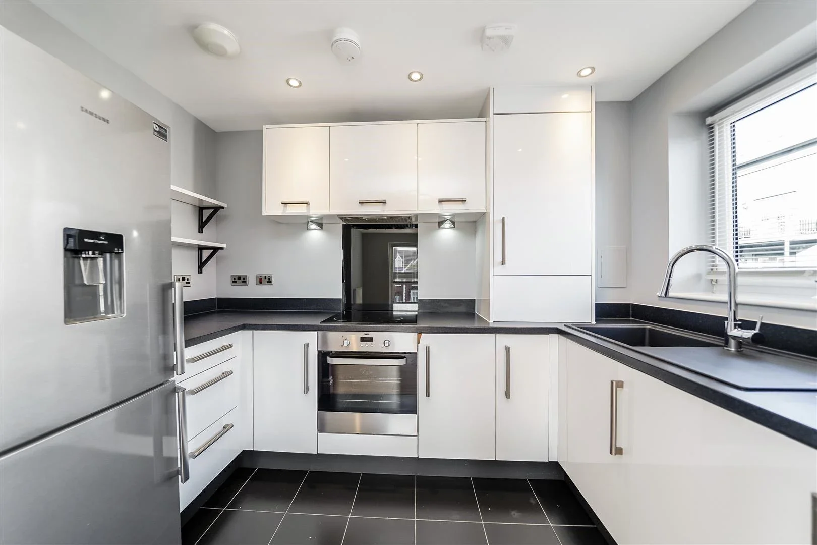 Flat Shingly Place in Greater London