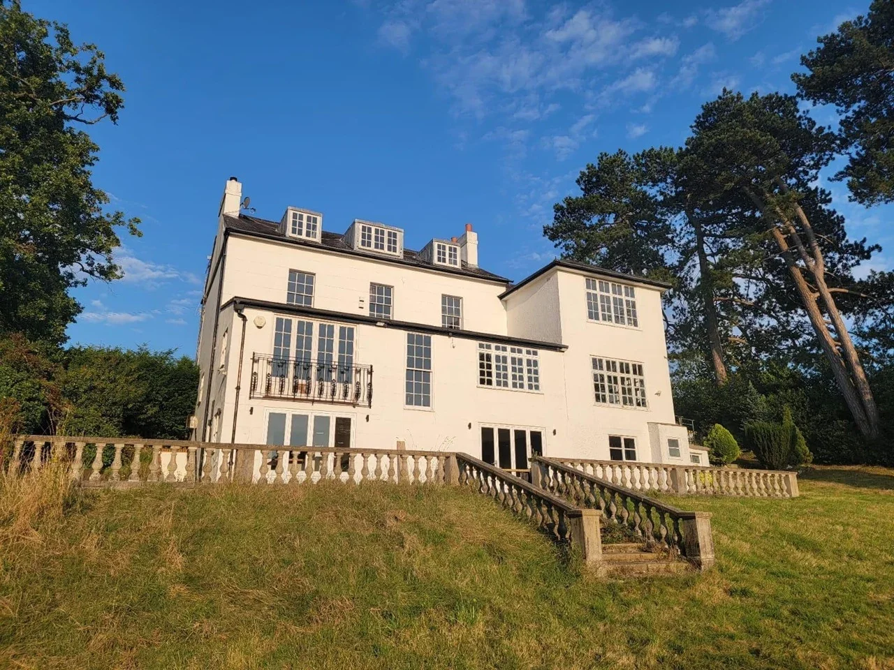 House Heathfield Road in Greater London