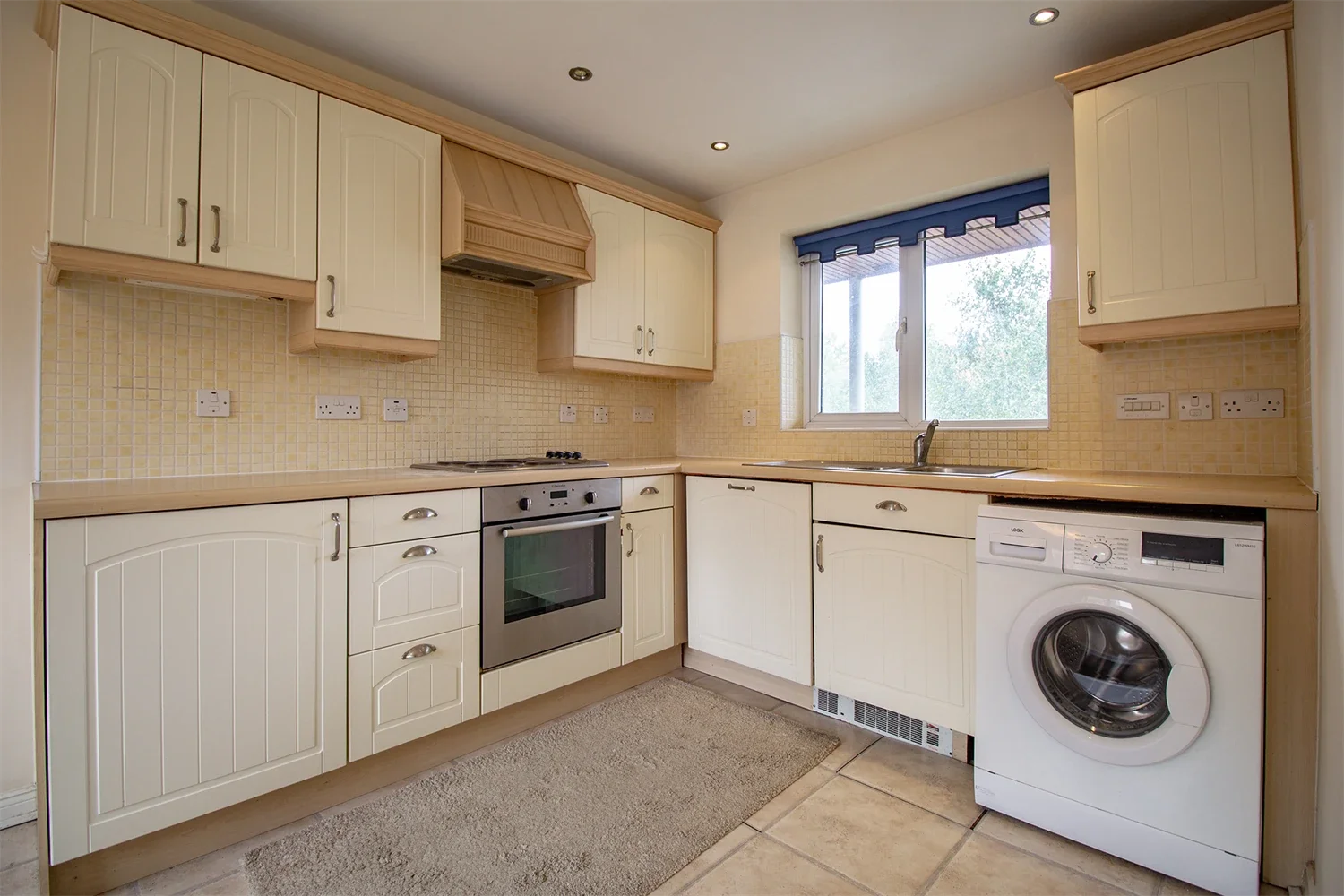 Flat Pack Horse Lane in Charnwood