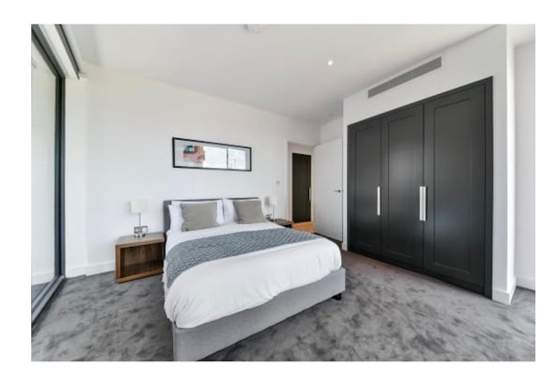 Room City Island Way in Greater London