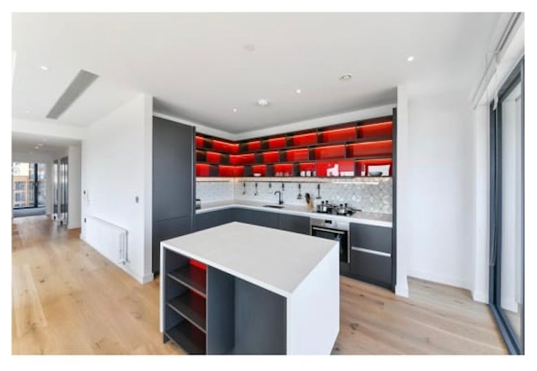 Room City Island Way in Greater London