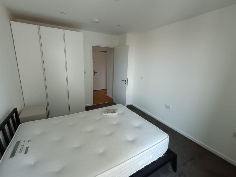 Room Mirabelle Gardens in Greater London