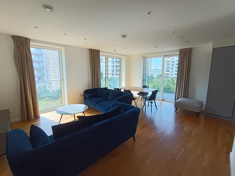 Room Mirabelle Gardens in Greater London