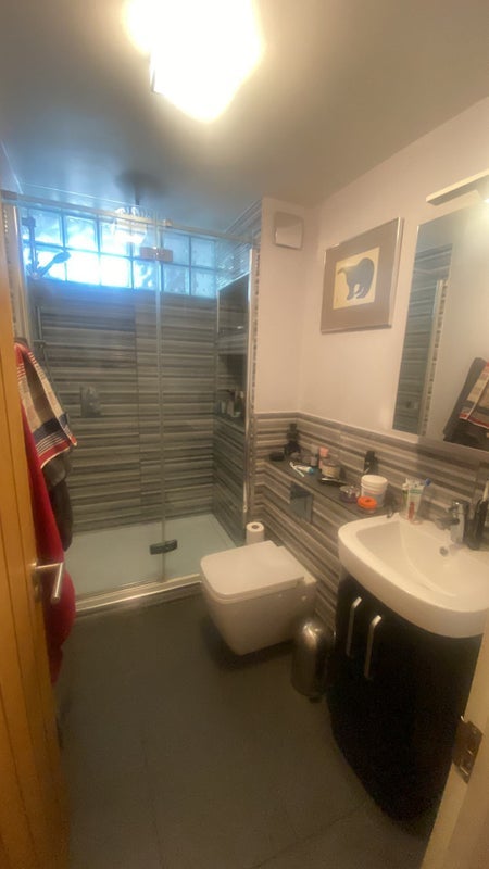 Room Grange Avenue in Greater London