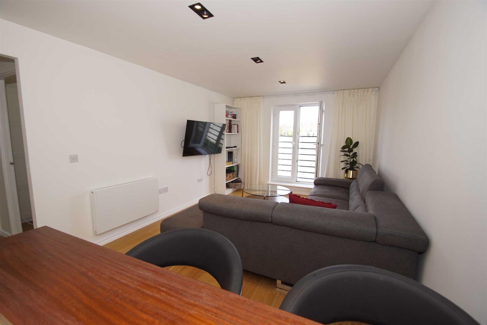 Flat Fenton Place in Leeds