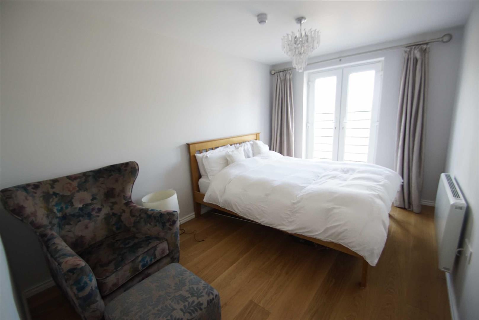 Flat Fenton Place in Leeds