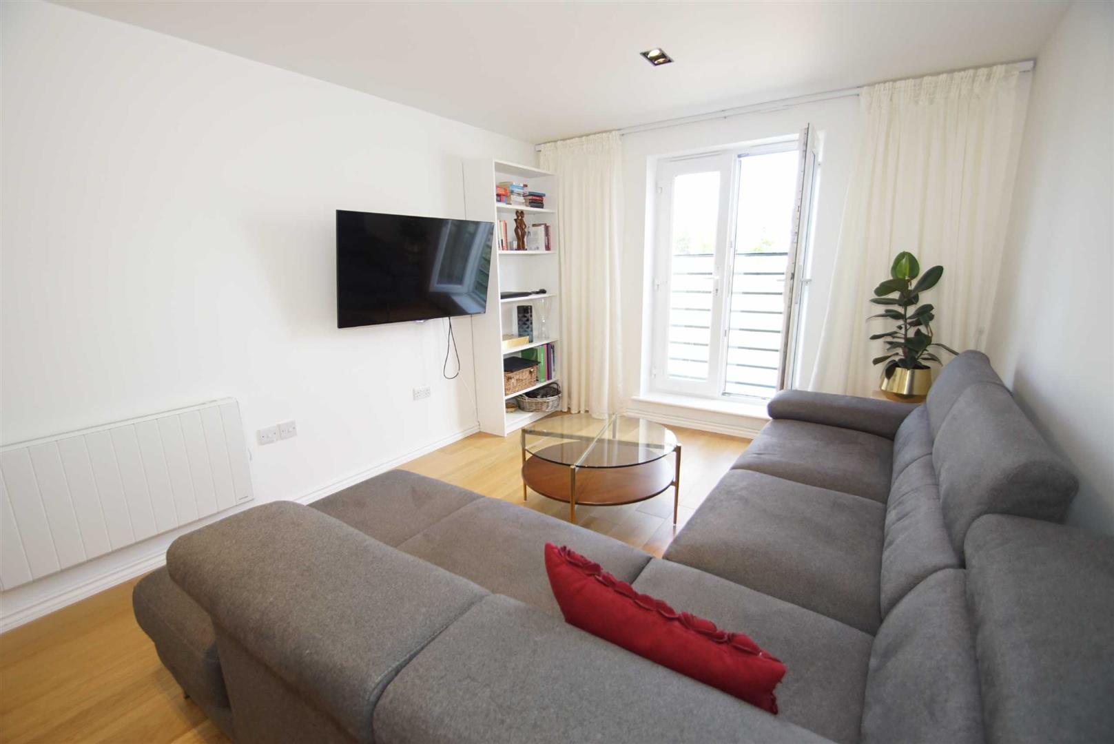 Flat Fenton Place in Leeds