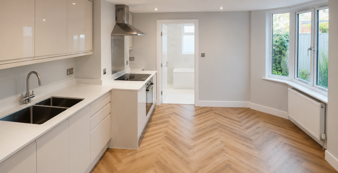 Flat Nutcroft Road in Greater London