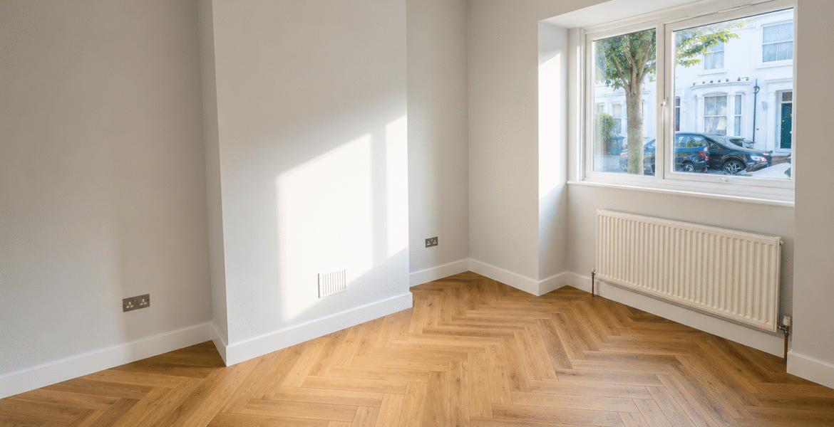 Flat Nutcroft Road in Greater London