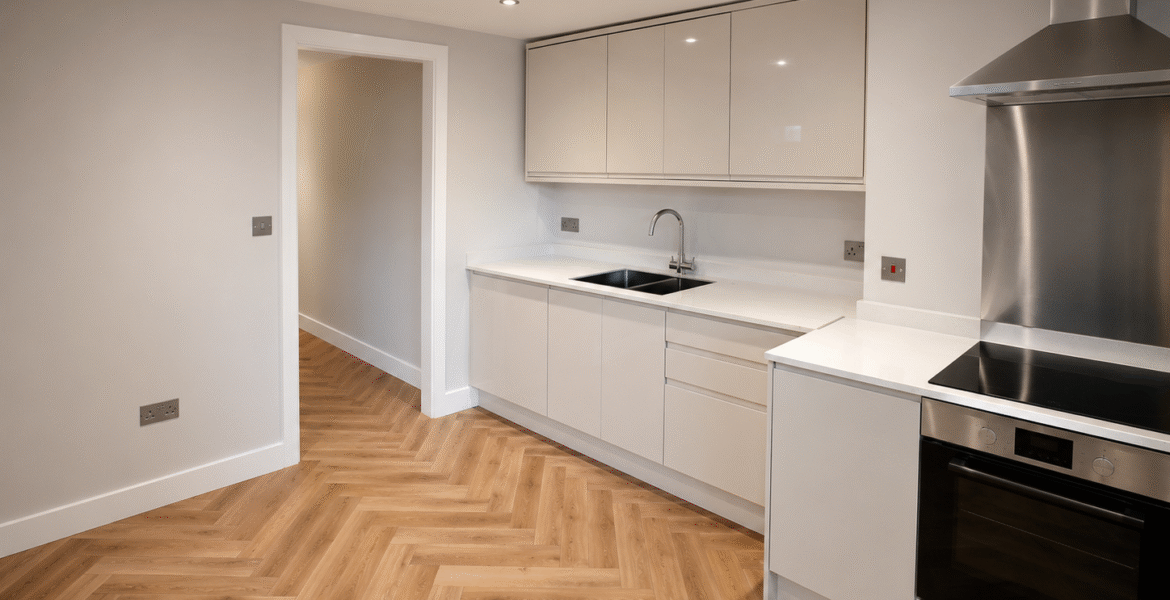 Flat Nutcroft Road in Greater London