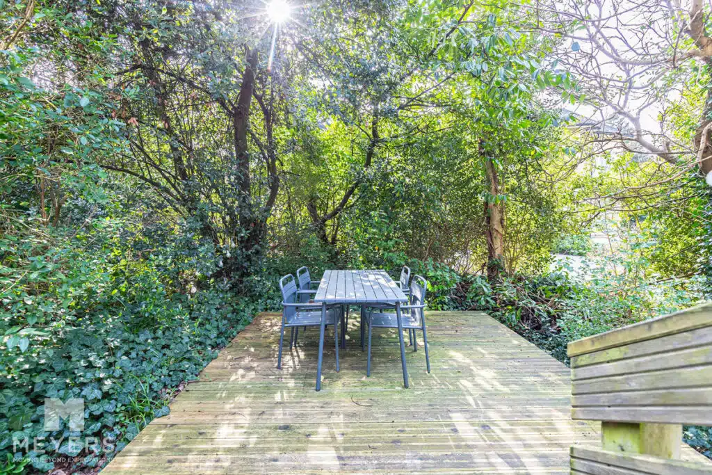 Flat Bodorgan Road in Bournemouth