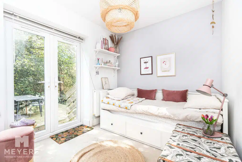 Flat Bodorgan Road in Bournemouth
