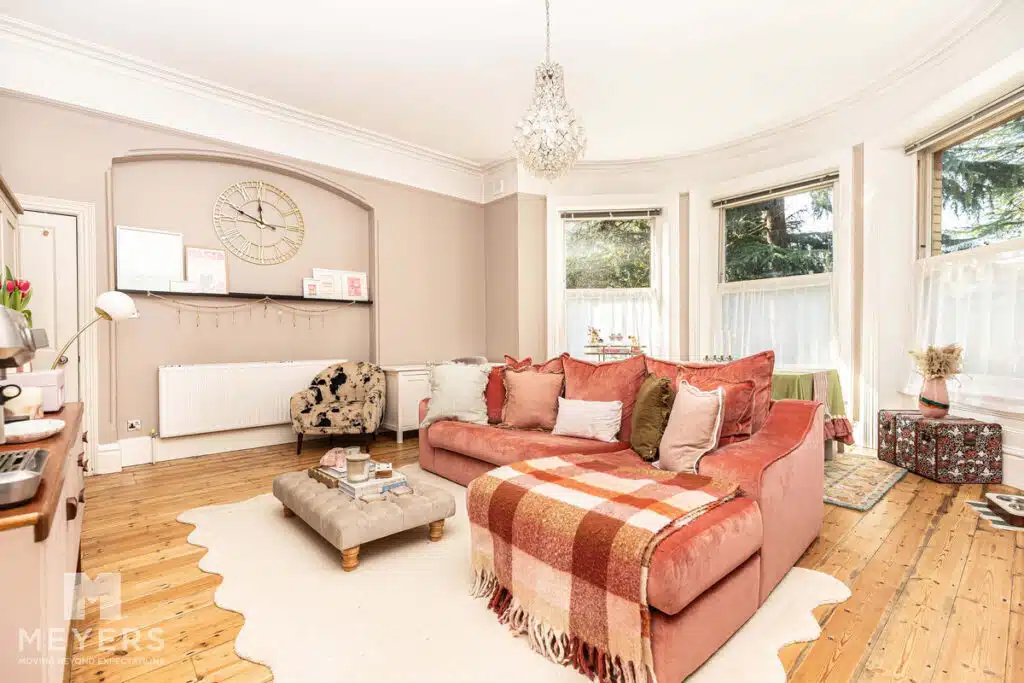 Flat Bodorgan Road in Bournemouth
