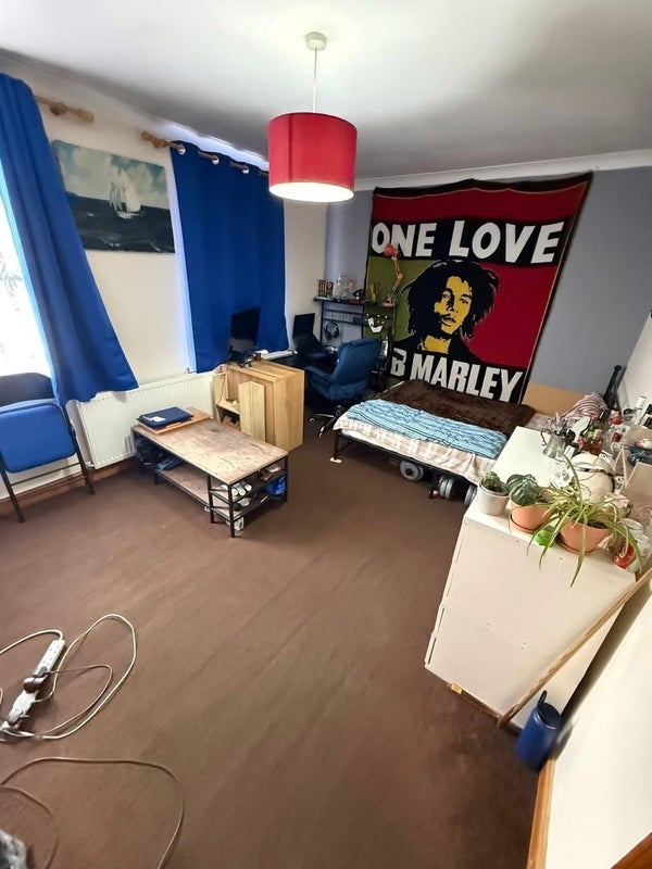 Room Leamington Avenue in Greater London