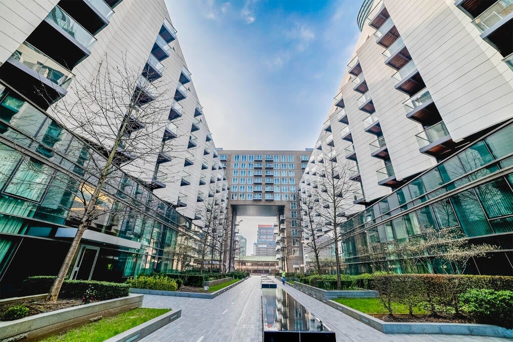 Flat Alexia Square in Greater London