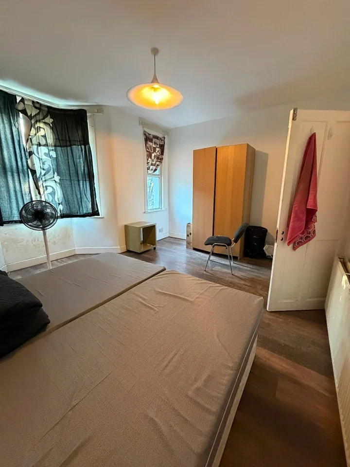 Room St Winefride's Avenue in Greater London