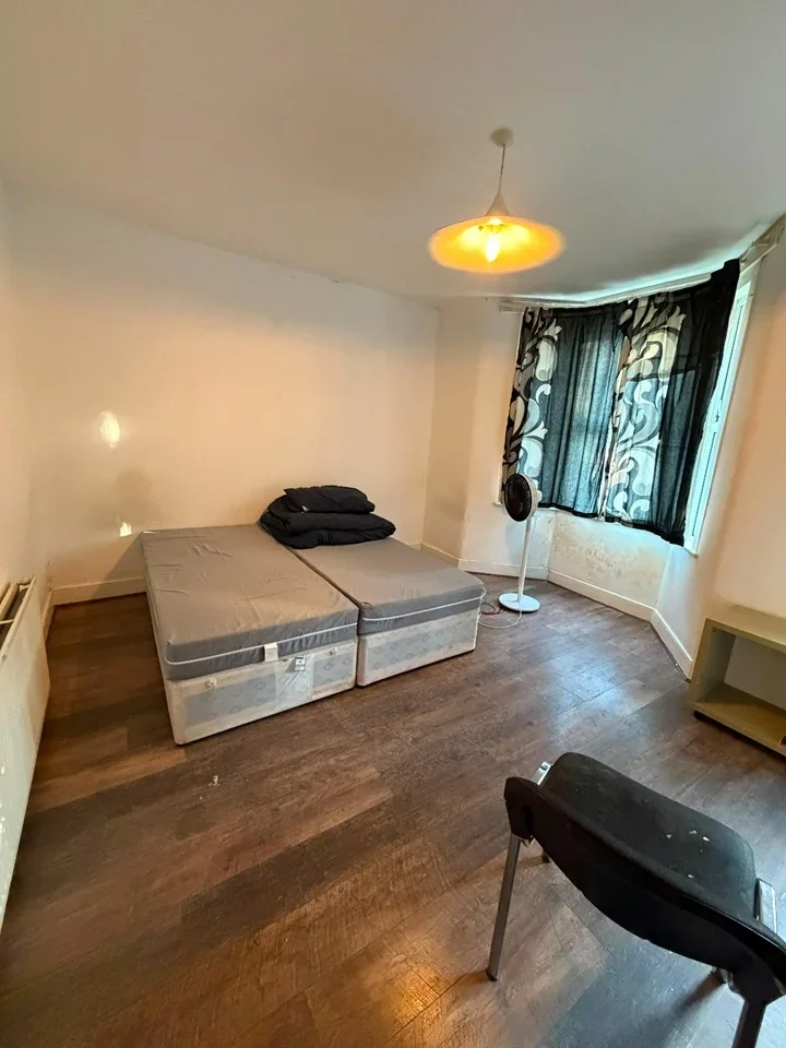 Room St Winefride's Avenue in Greater London