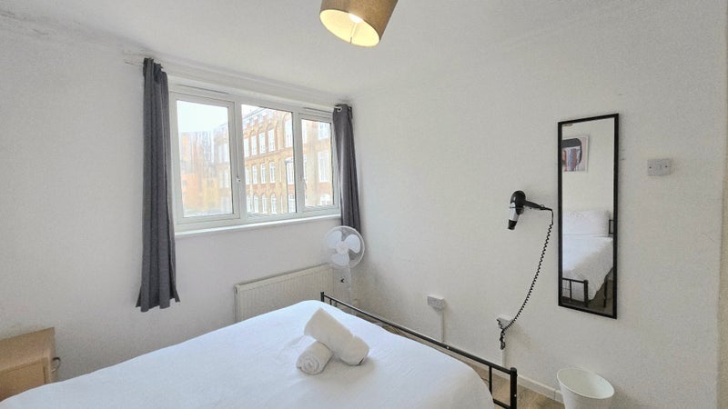 Flat Dod Street in Greater London