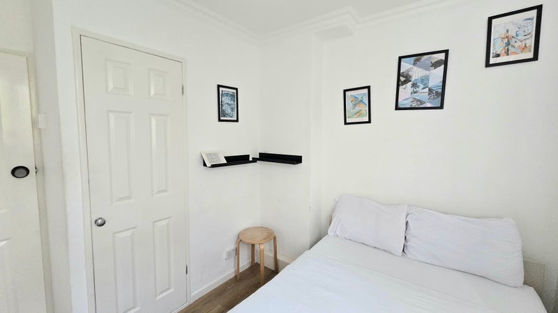 Flat Dod Street in Greater London
