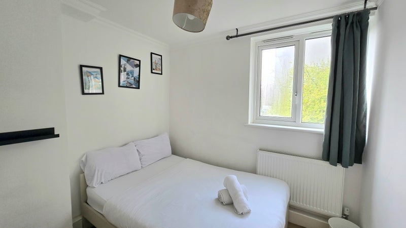 Flat Dod Street in Greater London