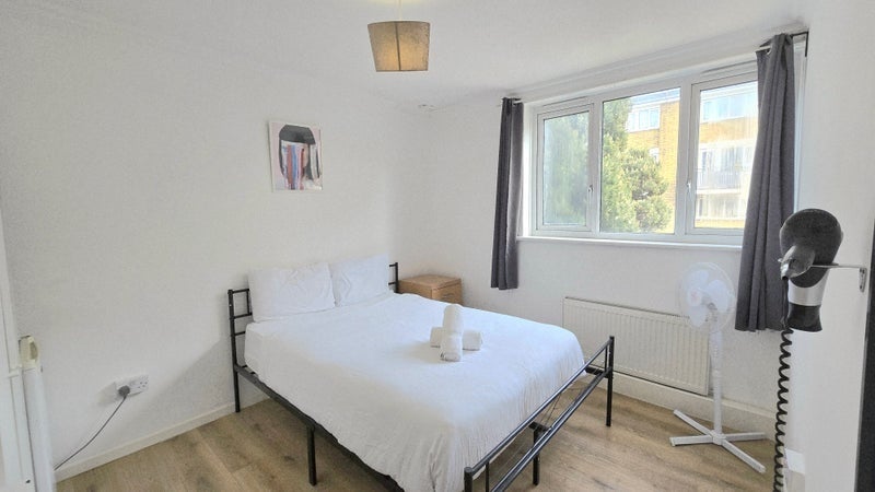 Flat Dod Street in Greater London