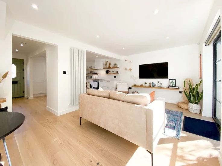 House Wine Close in Greater London