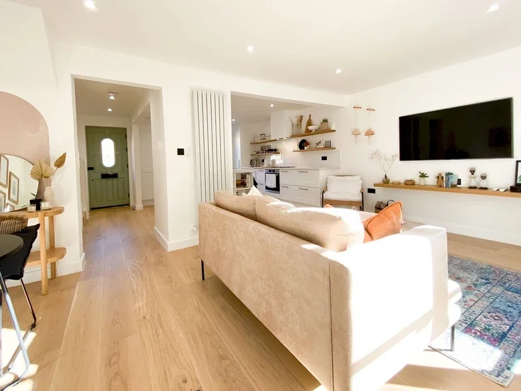 House Wine Close in Greater London